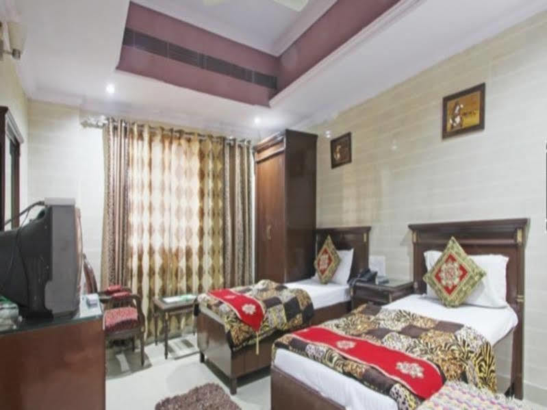 Hotel Hallmark Regency Ludhiana Exterior foto